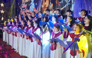 Không khí Giáng sinh khi mở cửa thành phố Chúa sinh- Ảnh 4.