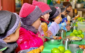 Khánh thành tường bao và tặng quà cho điểm trường mầm non vùng cao Lũng Hoài - Ảnh 9.