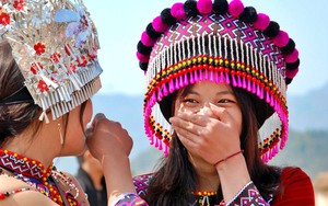 Đông vui hội Gầu tào người Mông đầu xuân mới ở Lào Cai