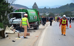 Lào Cai: Đi xe máy ngược chiều trên cao tốc đâm vào xe chở rác, 4 người tử vong
