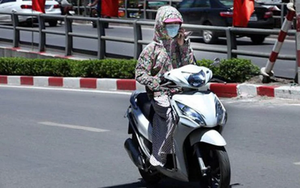 Một thanh niên sử dụng điện thoại khi điều khiển mô tô bị phạt tiền và trừ 4 điểm giấy phép lái xe - Ảnh 3.