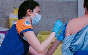 Người đã tiêm vaccine COVID-19 AstraZeneca có cần làm xét nghiệm D-dimer?