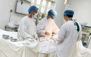 Bệnh viện đa khoa số 2 Lào Cai tái tạo 3 dây chằng khớp gối cho bệnh nhân 37 tuổi không bị tàn phế    - Ảnh 4.