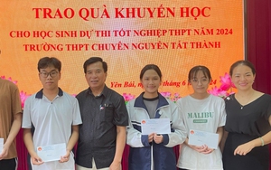 Ủy ban Mặt trận Tổ quốc tỉnh Lào Cai trao quà hỗ trợ học sinh khuyết tật vào năm học mới - Ảnh 7.