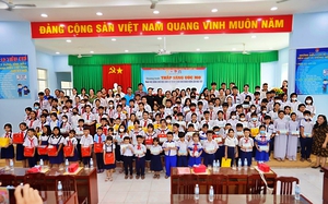 Trao học bổng chương trình 
