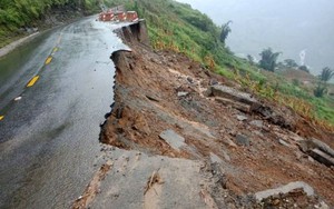 Mưa lũ tại Lào Cai làm sạt lở nhiều tuyến đường, hư hại 10 nhà dân