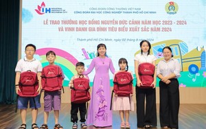 Hội Khuyến học tỉnh Lào Cai trao hơn 1.000 suất học bổng cho học sinh nghèo dịp năm học mới - Ảnh 7.