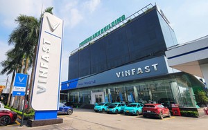 Cận cảnh showroom 8.000m2 lớn nhất Việt Nam của VinFast