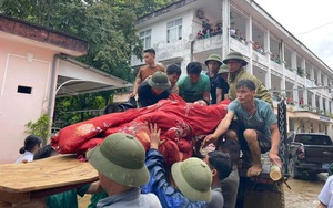 Sạt lở đất vào dãy nhà bán trú, hơn 140 thầy trò ở Lào Cai được cứu kịp thời- Ảnh 7.