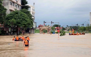 Hội Nhà báo Việt Nam trao quà ủng hộ vùng sạt lở đất Bát Xát (Lào Cai) - Ảnh 8.