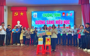 68 học sinh, sinh viên Trường Cao đẳng cơ điện xây dựng Việt Xô nhận Học bổng Nguyễn Sinh Sắc, năm học 2024-2025 - Ảnh 5.