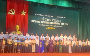 Nam Định: Những phần quà, học bổng ý nghĩa tại Chương trình “Tết Sum vầy, Xuân khuyến học” - Ảnh 3.