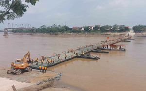 Cầu phao Phong Châu tạm dừng hoạt động - Ảnh 4.