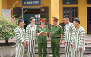 Bãi nhiệm chức Chủ tịch Ủy ban nhân dân Thành phố Hà Nội với ông Chu Ngọc Anh  - Ảnh 2.
