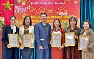 Hội Khuyến học tỉnh Lâm Đồng trao học bổng cho học sinh có hoàn cảnh khó khăn tại Bảo Lâm - Ảnh 3.