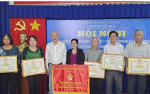 Bộ đội Biên phòng tỉnh Sóc Trăng trao tặng 250 suất học bổng hàng năm trong Chương trình “Nâng bước em tới trường” - Ảnh 2.