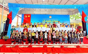 Hội Khuyến học Lào Cai trao học bổng cho học sinh bị ảnh hưởng bởi bão lũ - Ảnh 8.