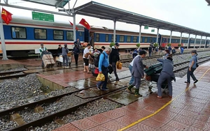 Lũ tại Trung Bộ vượt mức kỷ lục; Đà Nẵng, Huế, Quảng Ngãi tiếp tục mưa to đêm 30/10 - Ảnh 7.