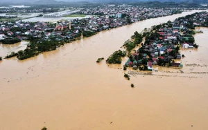 Quảng Ninh ngừng cấp phép tham quan, lưu trú trên biển từ sáng 5/10 - Ảnh 3.