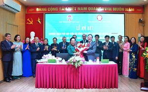 Trung ương Hội Khuyến học Việt Nam trao hỗ trợ học bổng tại Vân Đồn, Cô Tô (Quảng Ninh) - Ảnh 8.