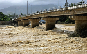Đoàn Chủ tịch Uỷ ban Trung ương Mặt trận Tổ quốc phát động ủng hộ đồng bào khắc phục hậu quả mưa lũ - Ảnh 10.