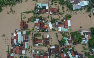 Thủ tướng chỉ đạo tập trung khắc phục hậu quả, khôi phục sản xuất kinh doanh, ổn định đời sống nhân dân sau lũ - Ảnh 6.