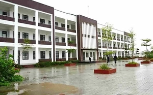 Lật thuyền đánh cá hai vợ chồng trên sông Lam, chồng mất tích - Ảnh 2.