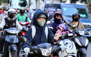 Không khí lạnh bao phủ, Hà Nội chìm trong bụi khô - Ảnh 5.