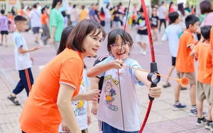 Đề xuất không quy định hệ số lương đặc thù cho giáo viên: Cần tăng phụ cấp ưu đãi nghề tối thiểu 70% - Ảnh 1.