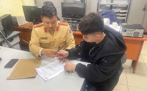 Cục Cảnh sát giao thông nghiên cứu tăng nặng mức phạt đối với hành vi dán, che biển số xe - Ảnh 2.