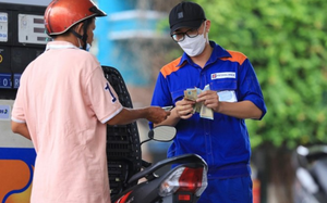 Gi&aacute; xăng dầu trong nước giảm mạnh- Ảnh 2.