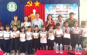 Hội Khuyến học tỉnh L&acirc;m Đồng trao hơn 150 phần qu&agrave;, học bổng cho học sinh kh&oacute; khăn - Ảnh 5.