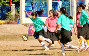 Khai mạc Giải Bóng đá nữ các dân tộc thiểu số Quảng Ninh mở rộng 2025 - Ảnh 2.