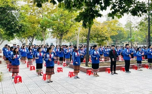 Thủ tướng Ch&iacute;nh phủ Phạm Minh Ch&iacute;nh dự Lễ Khởi c&ocirc;ng c&ocirc;ng tr&igrave;nh đầu tư tại Trường Phổ th&ocirc;ng v&ugrave;ng cao Việt Bắc - Ảnh 7.