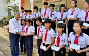 Quỹ Khuyến học, khuyến t&agrave;i Kh&aacute;nh H&ograve;a trao hơn 700 suất thưởng v&agrave; học bổng đợt I năm 2026 - Ảnh 4.