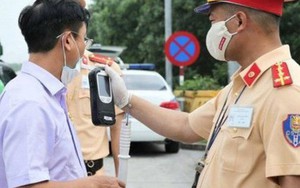 Tạm giữ hình sự đối tượng vi phạm giao thông, lao vào công an tại chốt bảo vệ A80 - Ảnh 5.