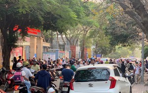 Vì sao xe chở học sinh phải sơn màu vàng đậm? - Ảnh 4.