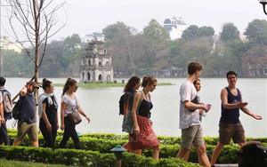 Người nước ngoài thuộc diện đặc biệt như thế nào được miễn thị thực tại Việt Nam? - Ảnh 2.