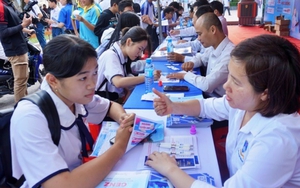 Đồng Tháp trao học bổng Gương sáng hiếu học cho 2 sinh viên vượt khó - Ảnh 9.