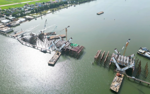Thủ tướng chủ trì hội nghị "3 trong 1" - đốc thúc giải ngân, xóa nhà tạm, triển khai dự án giao thông trọng điểm - Ảnh 4.