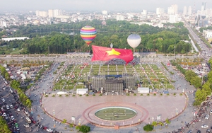 Hình ảnh đẹp Cảnh sát Giao thông Nghệ An giúp dân dọn lúa chạy mưa - Ảnh 3.