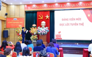 Hà Nội: 4 học sinh chuyên Ams được kết nạp Đảng - Ảnh 6.