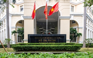 Chợ Thổ Tang đóng cửa sợ truy thu thuế, quản lý thị trường phải xuống chợ "trấn an" tiểu thương - Ảnh 6.