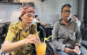 Thượng úy cảnh sát giao thông liều mình cứu bé trai giữa dòng nước lũ - Ảnh 2.