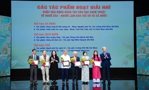 Trao giải Cuộc thi viết ký "Vì một Lào Cai xanh, hài hòa, bản sắc và hạnh phúc" - Ảnh 10.