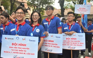 Hơn 9.200 thí sinh Lào Cai đội mưa đến phòng thi đúng giờ, an toàn để thi môn Ngữ văn - Ảnh 22.
