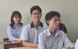 Hơn 9.200 thí sinh Lào Cai đội mưa đến phòng thi đúng giờ, an toàn để thi môn Ngữ văn - Ảnh 23.