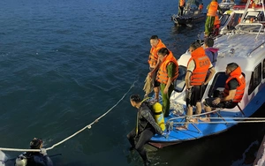 Vụ tàu du lịch gặp sự cố ở Quảng Ninh, quyết định lật tàu cứu người trong đêm - Ảnh 2.