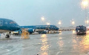 Khu vực nào của Hà Nội sẽ bị ảnh hưởng của dông, lốc, sét, mưa đá trong 4 giờ tới? - Ảnh 4.