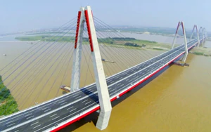 Tổ chức giao th&ocirc;ng mới tr&ecirc;n cầu Nhật T&acirc;n - Ảnh 2.
